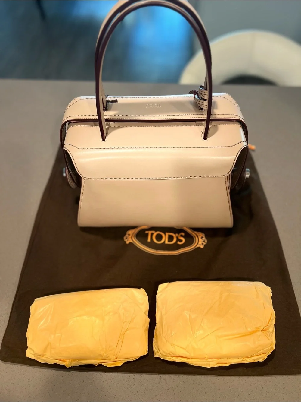 TOD'S structured satchel in delicate leather featuring contrast dark red trim